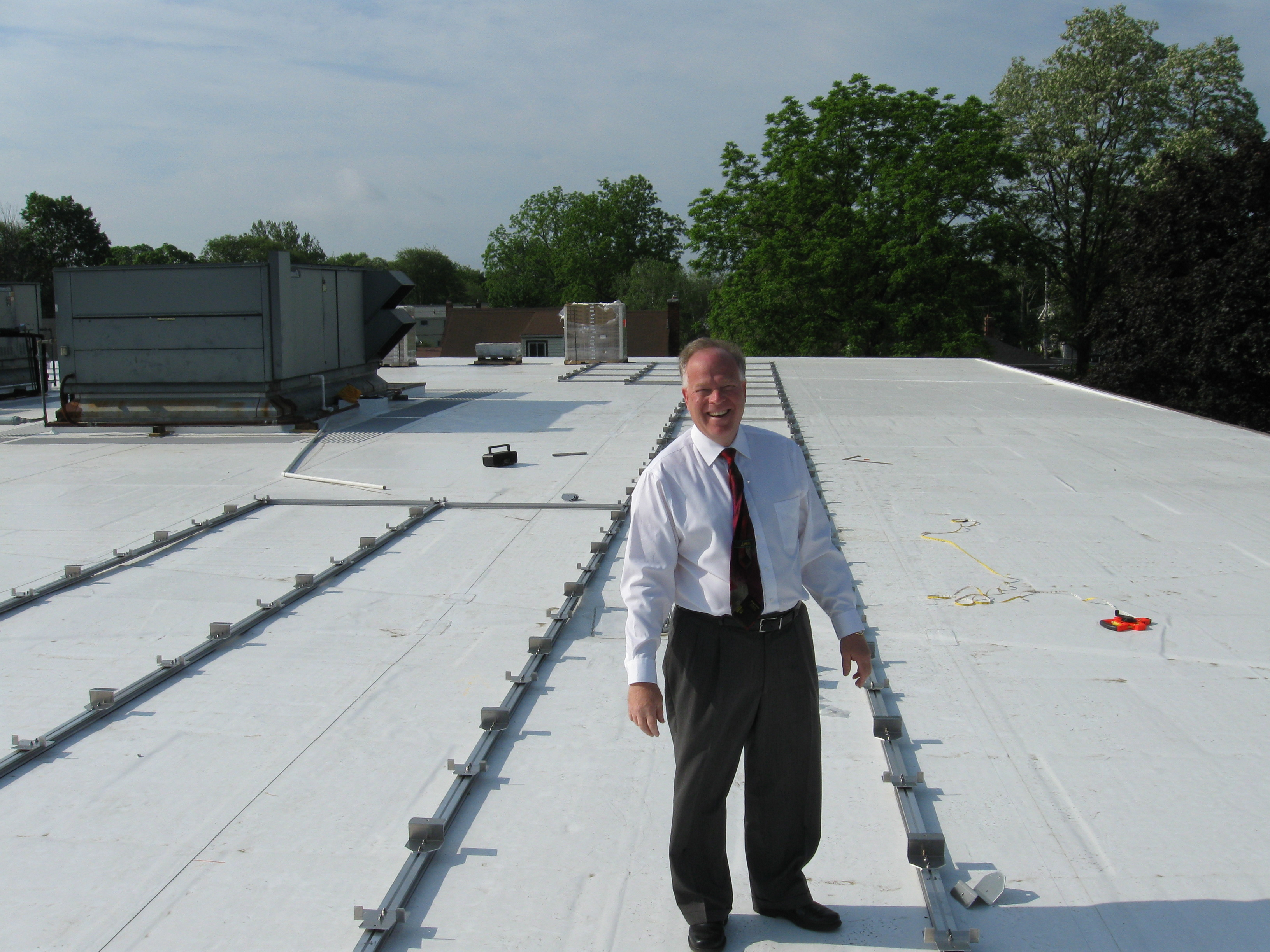 6.2.09 library director is REALLY on the roof
